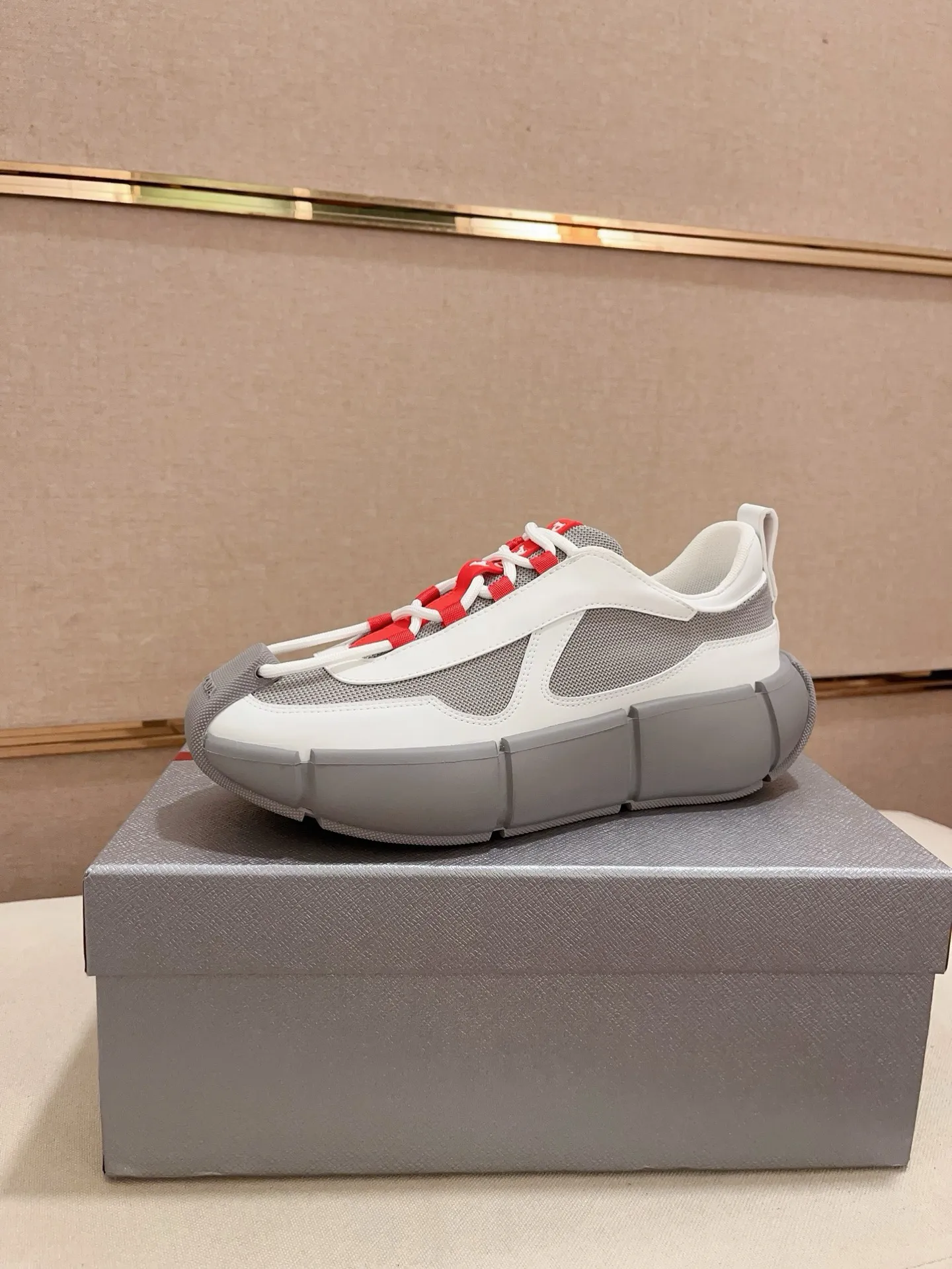 Men's shoes 💰 540💰 ✔️✔️✔️High version High-quality new PRADA (Prada) counters are launched simultaneously, new men's shoes, 😘fabrics are selected from first-layer cowhide. Lining: imported elastic mesh➕cowhide lining. 👍🏿High-end☄️Open-molded non-slip rubber outsole, exquisite lines, simple and elegant, comfortable and high-end for leisure travel. Number of yards: 38 to 44. (Can be customized for 45 non-refundable)